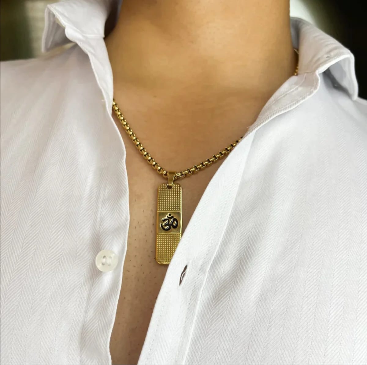Om pendant 18k Pendant with chain